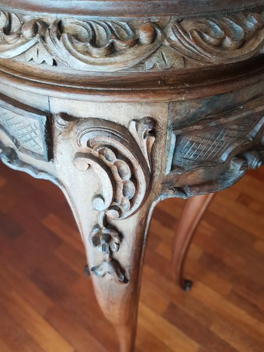 Floreira vintage em madeira esculpida