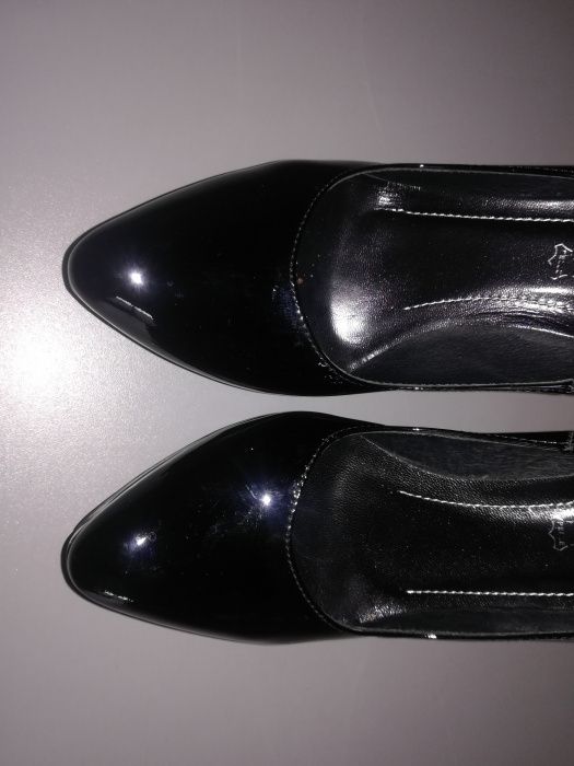 szpilki czółenka lakierowane skóra 38 Gianmarko