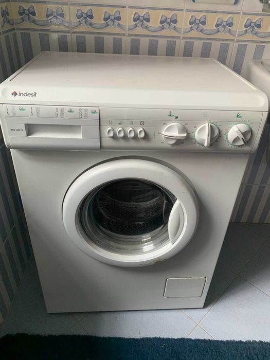 Стиральная машина INDESIT WDS 1040 TX на запчасти.