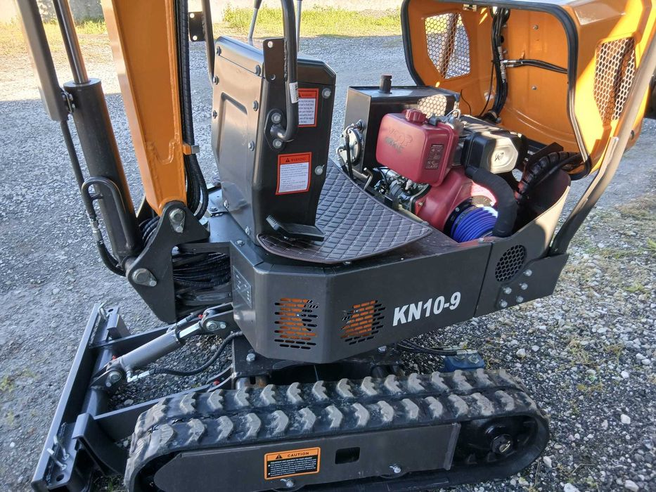 MIni Escavadora Kaisan KN10-9 com oferta dos 3 baldes