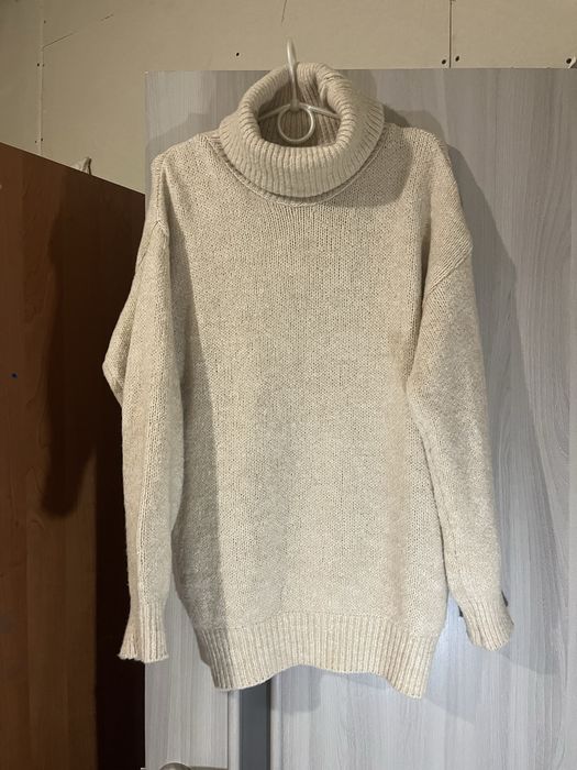 Теплий гарний светр