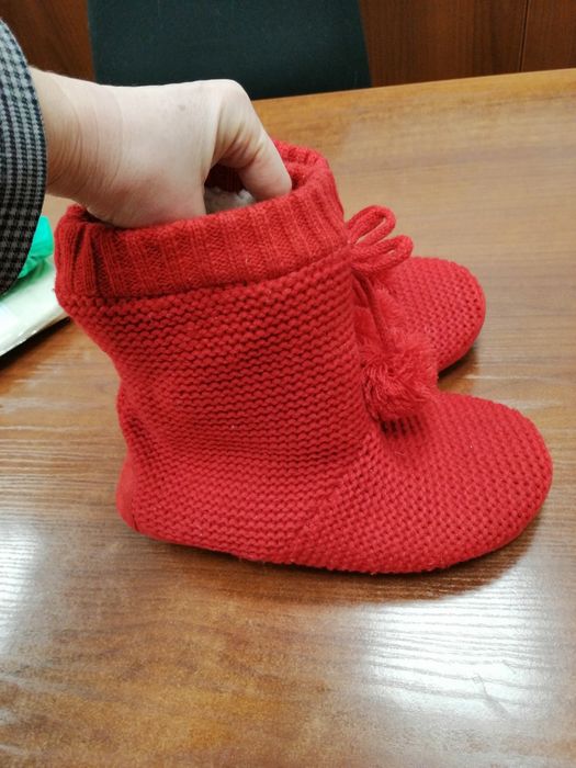 Przytulne kapcie w kolorze czerwonym