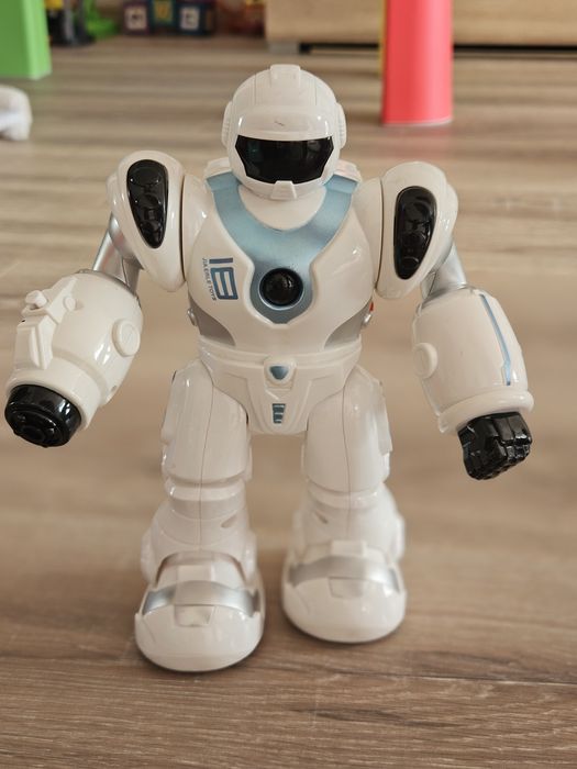 Робот зі звуком, рухами