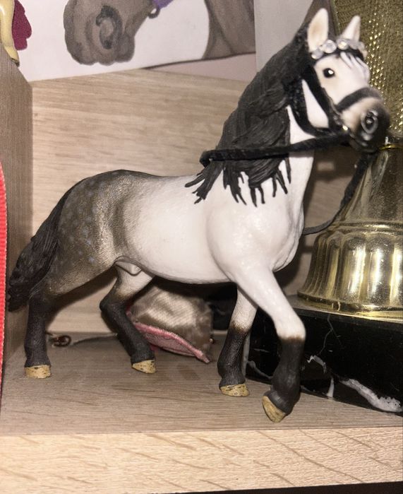 Figurki koni schleich