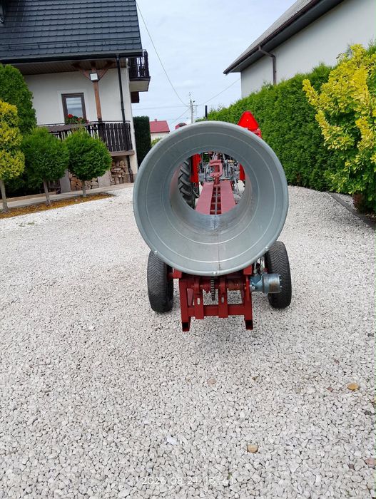 Pakowaczka do choinek mechaniczno-hydrauliczna