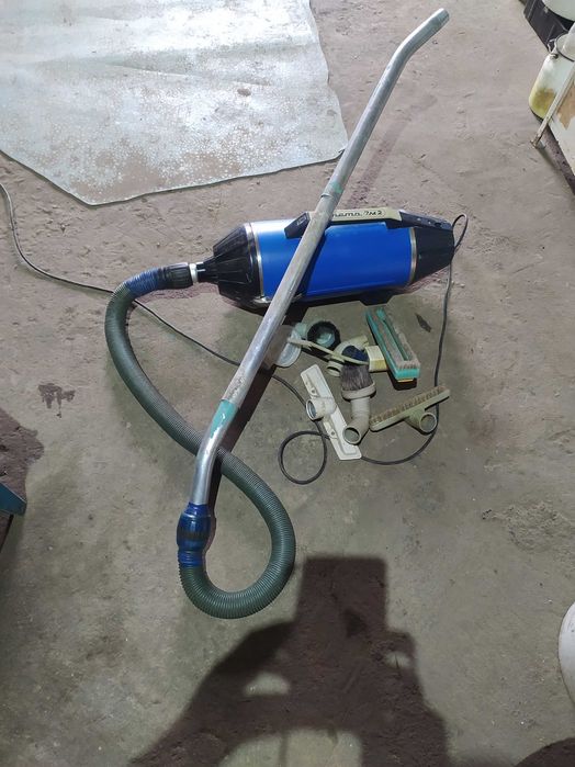 Продам пылесос .