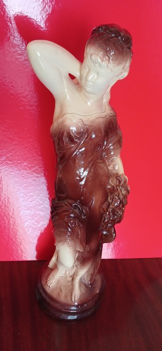 Статуетка дівчини 52 см