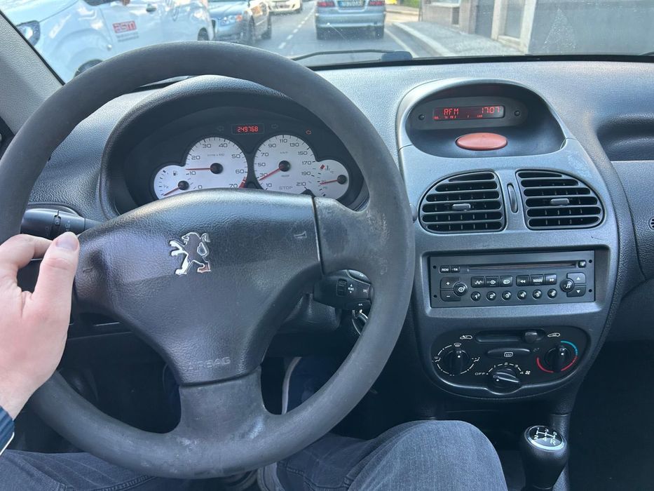 Peugeot 206 ano 2002 gasolina