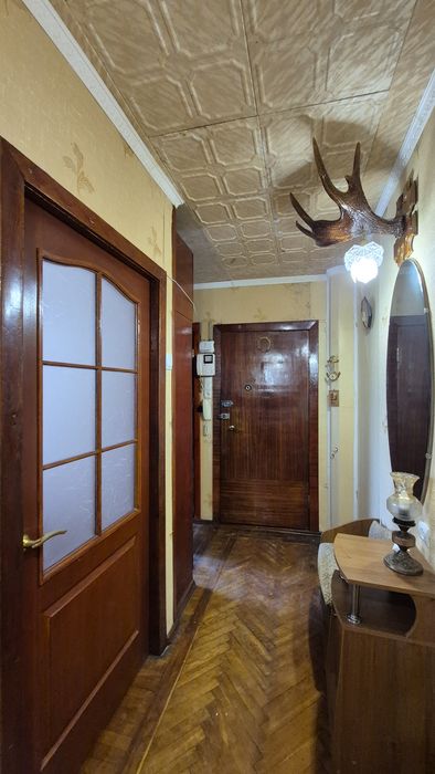 Продам 3-комнатную квартиру рядом с метро Студенческая