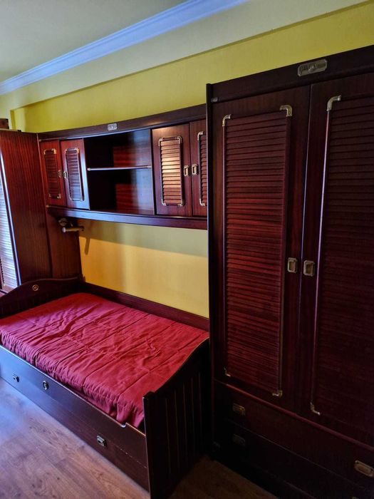 Dois estantes com  uma comoda    URGENTE