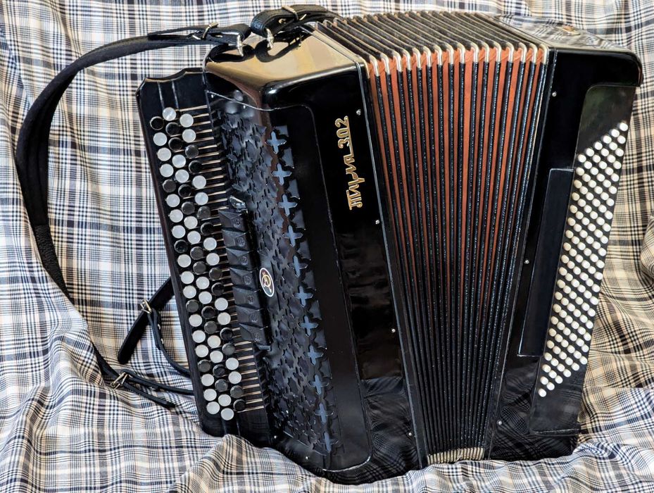 КУПУЮ РЕМОНТУЮ ПРОДАЮ,  Баяни Акордеони Гармонії