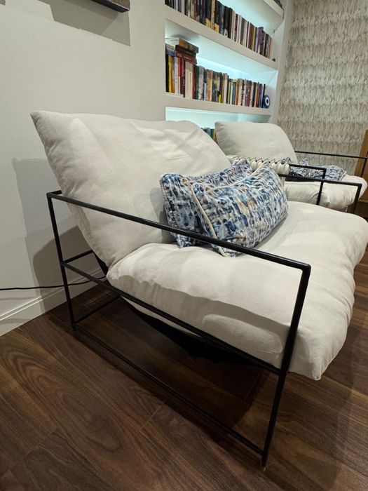 2 Sofás - cadeirões