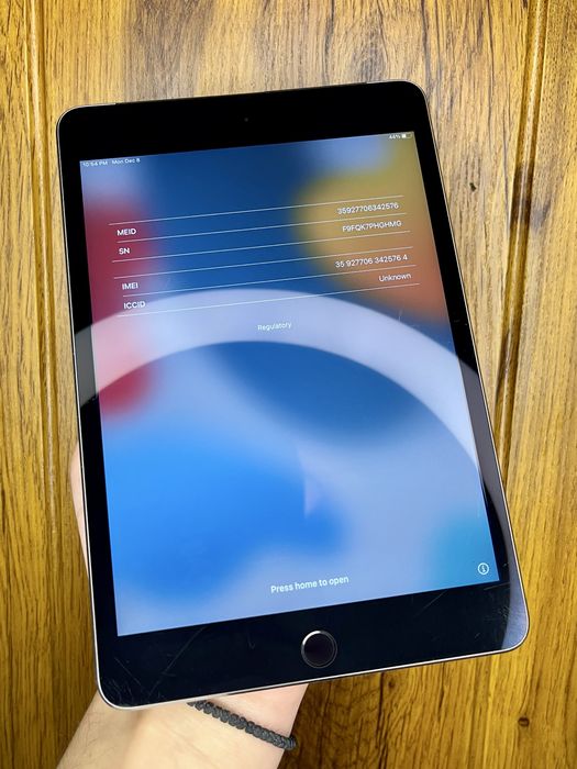 iPad Mini 4 2015 32gb. ICloud Lock