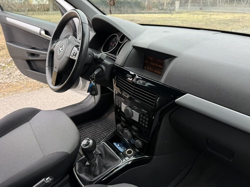 Продам Opel Astra H Station Wagon 1.7d 2010г