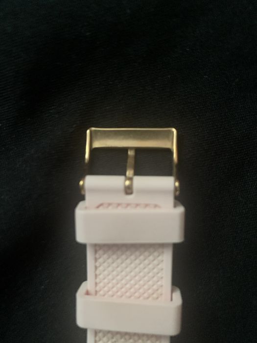 Годинник Guess