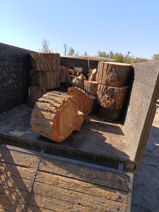 Вывезу бесплатно ненужные доски,дрова,мебель,паркет или другие отходы.