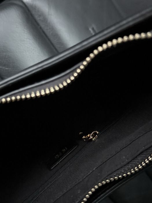 Чорна жіноча сумка JW PEI Harlee
