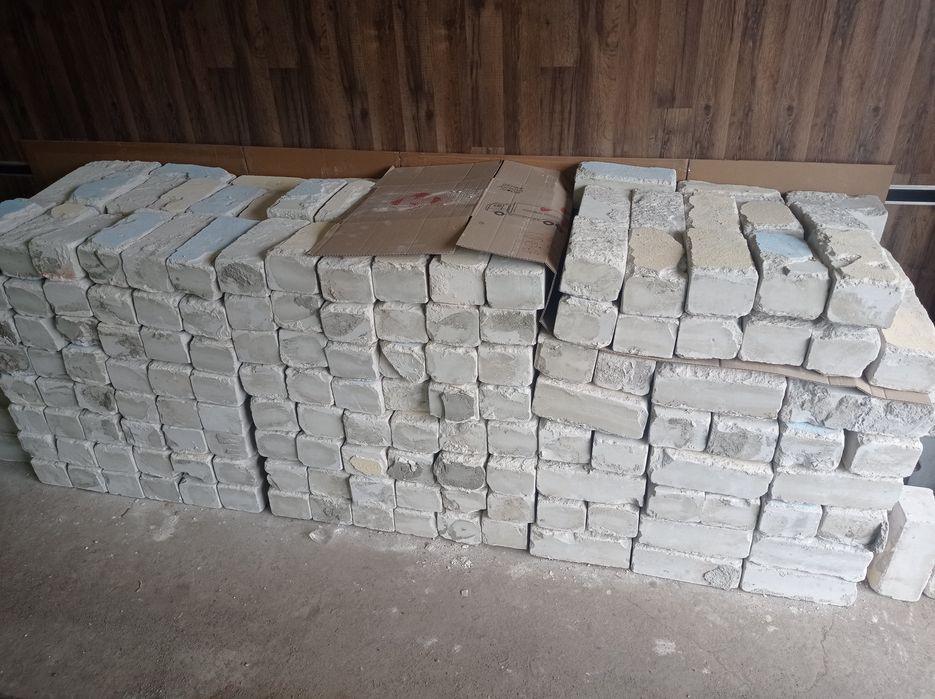 Продаю силікатну цеглу б/в