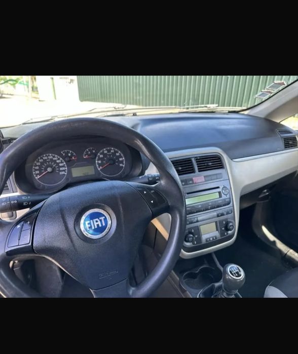 Um carro pronto a andar