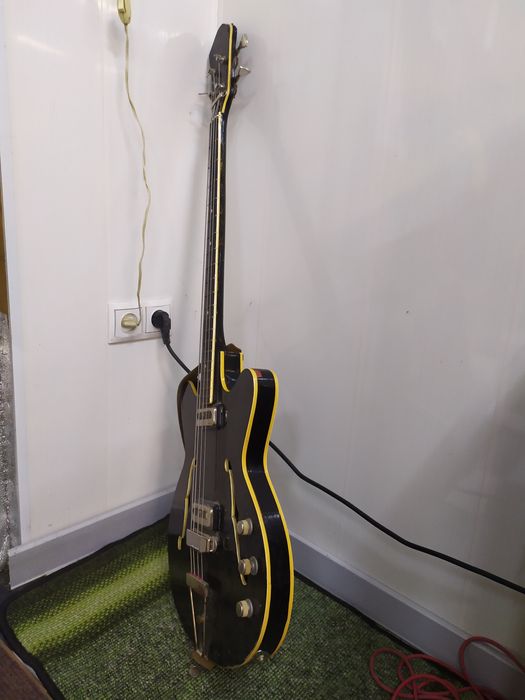 Басс електро гітара Орфей