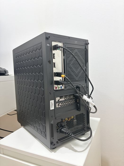 PC Gaming Chip7 Pegasus V40 + Monitor AOC 300HZ