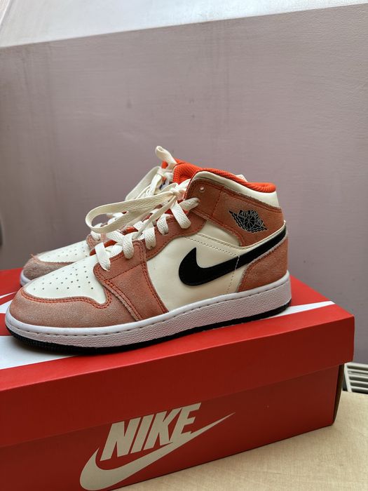 Buty sportowe sneakersy Nike Jordan 1 mid se orange suede