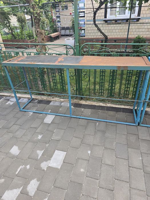 Продаюця два металічні столи