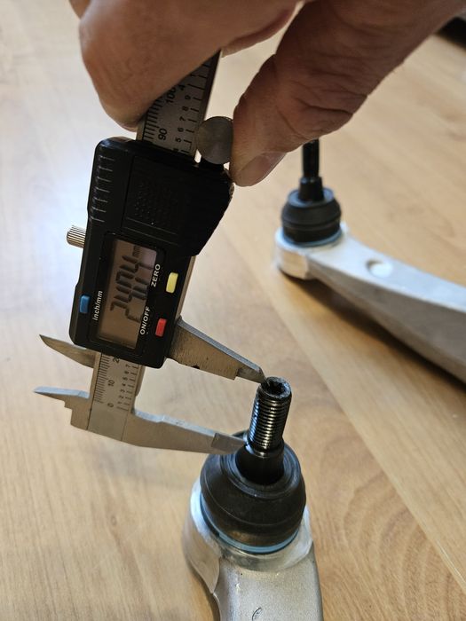 WAHACZ dolny lewy i prawy przód 'BANAN' AUDI A4 A5 Q5 B8 MS Germany