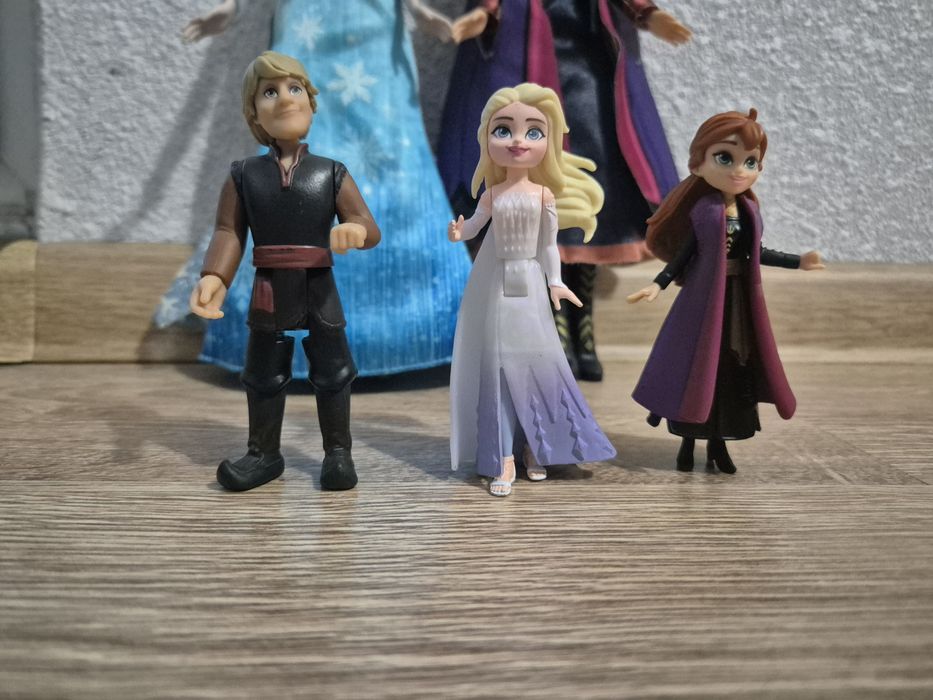 Kraina lodu, Elza, Anna i miniaturki