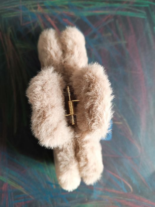 Пухнастий крабик заколка min min