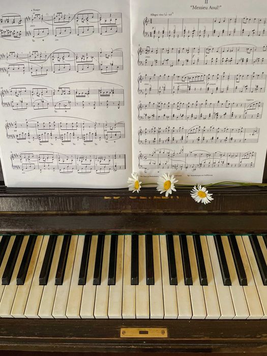 Zabytkowe pianino ok. 100 lat – do renowacji lub dekoracji