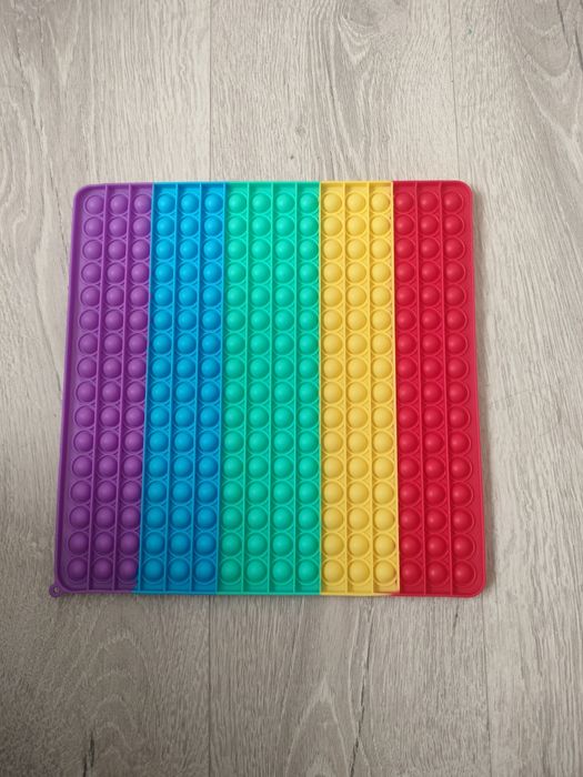 Продам полки и карниз в хорошем состоянии