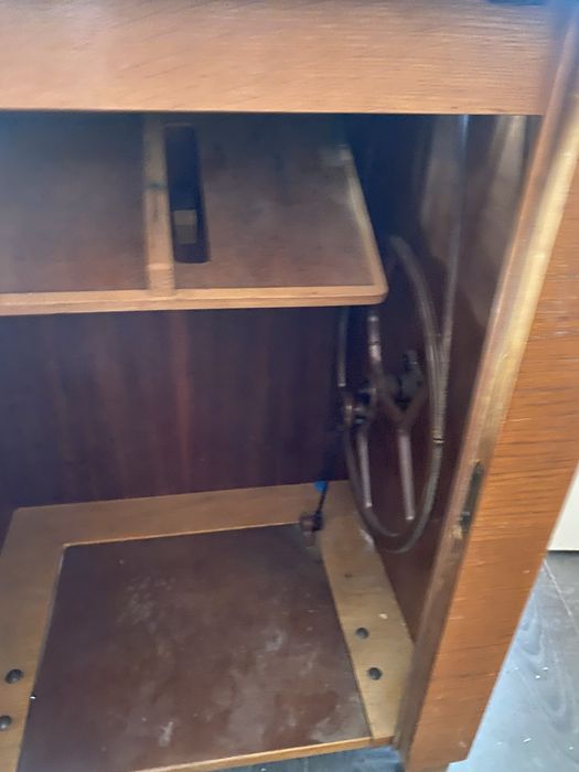 Продам швейну машинку