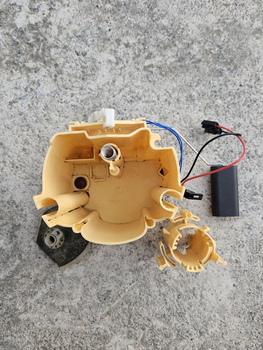 Корпус паливного насоса в бак / Колба / датчик рівня палива в баку / Ф