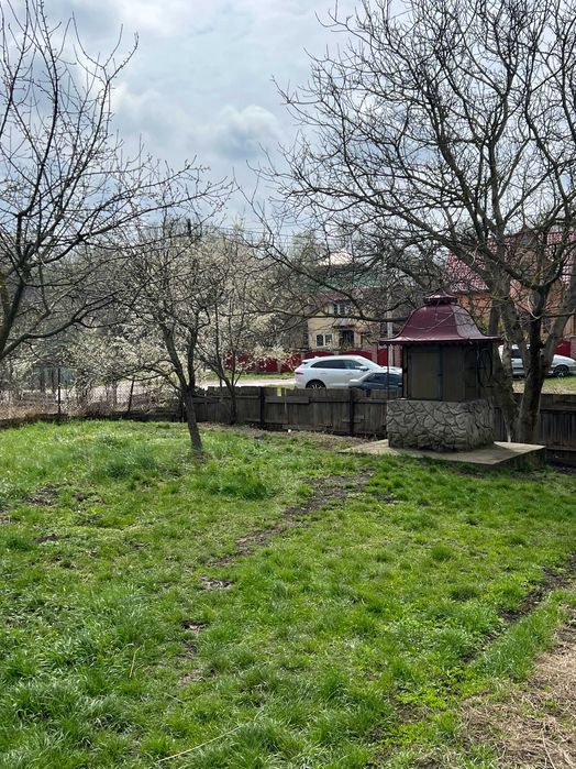 Продаж! Цегляний будинок біля МЕТРО + 10 сотих землі