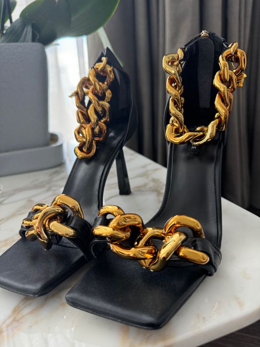 Босоніжки на підборах Versace 40 нові