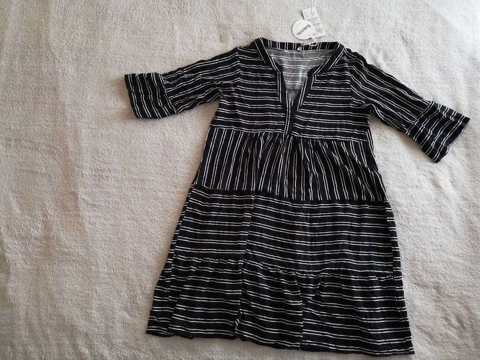 Nowa elegancka czarna sukienka w paski oversize Sublevel 38