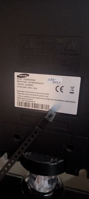 Damaged Samsung LCD screen; the issue is that no image appears64584833639937122