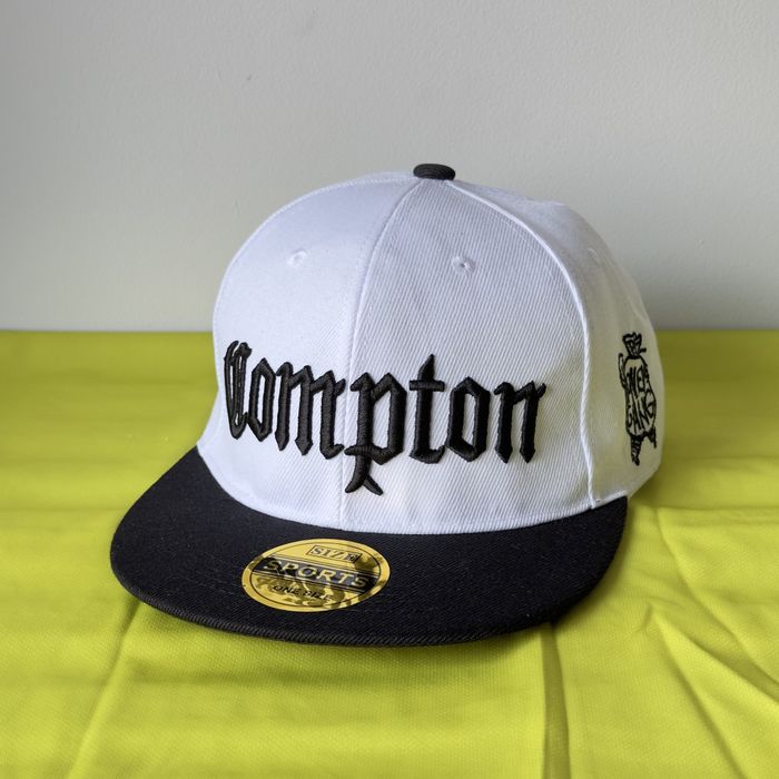 Czapka Compton snapback biało-czarna haft 3D regulowana unisex