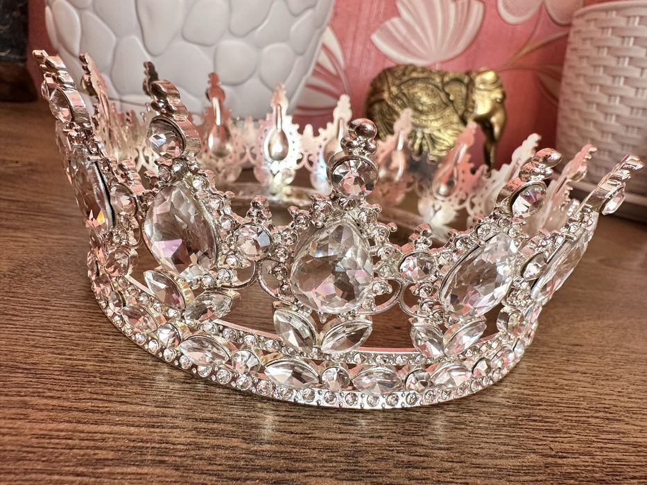 Продам чудову корону