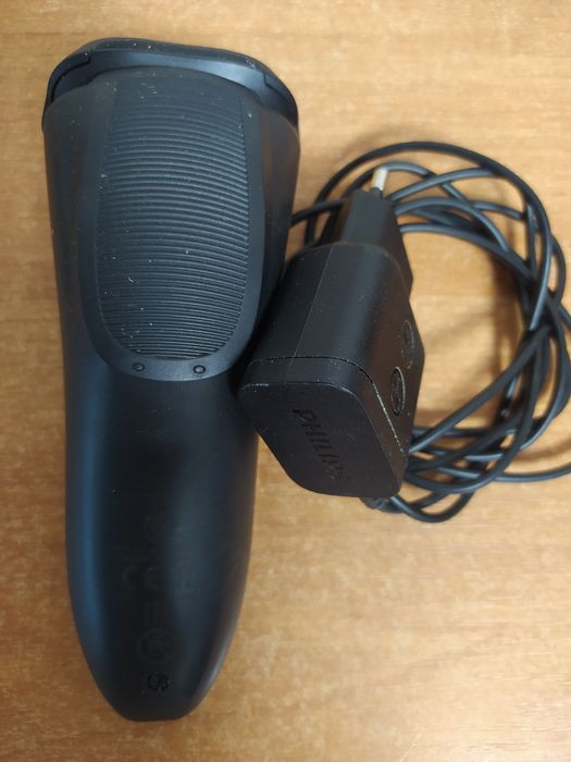 Бритва Philips series 1000 бу.