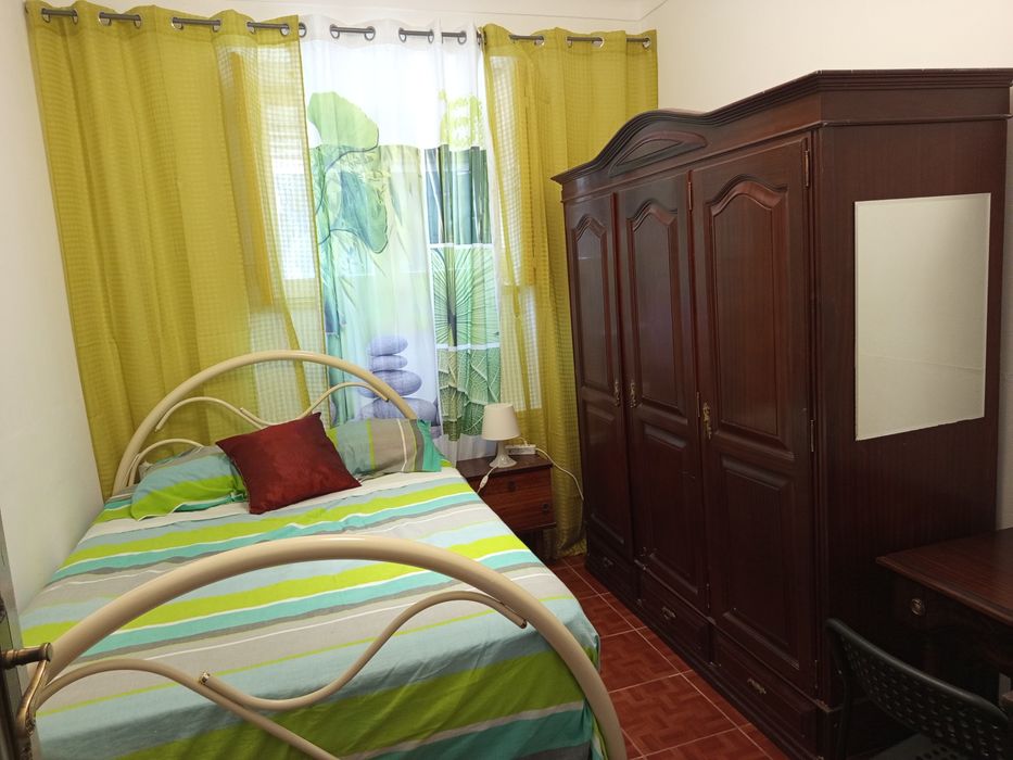 Alugo quarto em Queluz