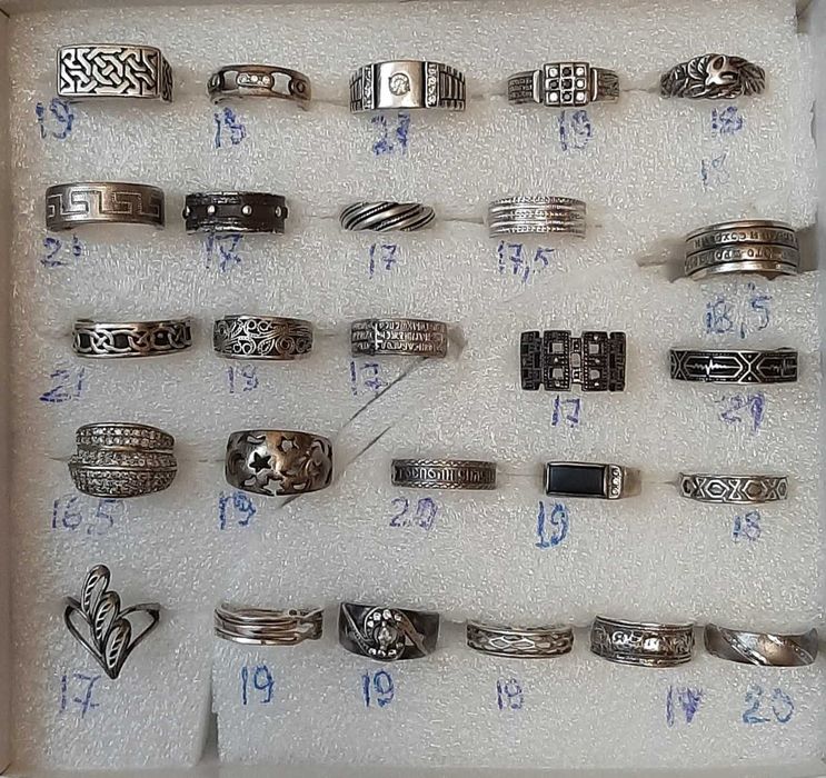 Продам перстень серебряный   мужские и женские