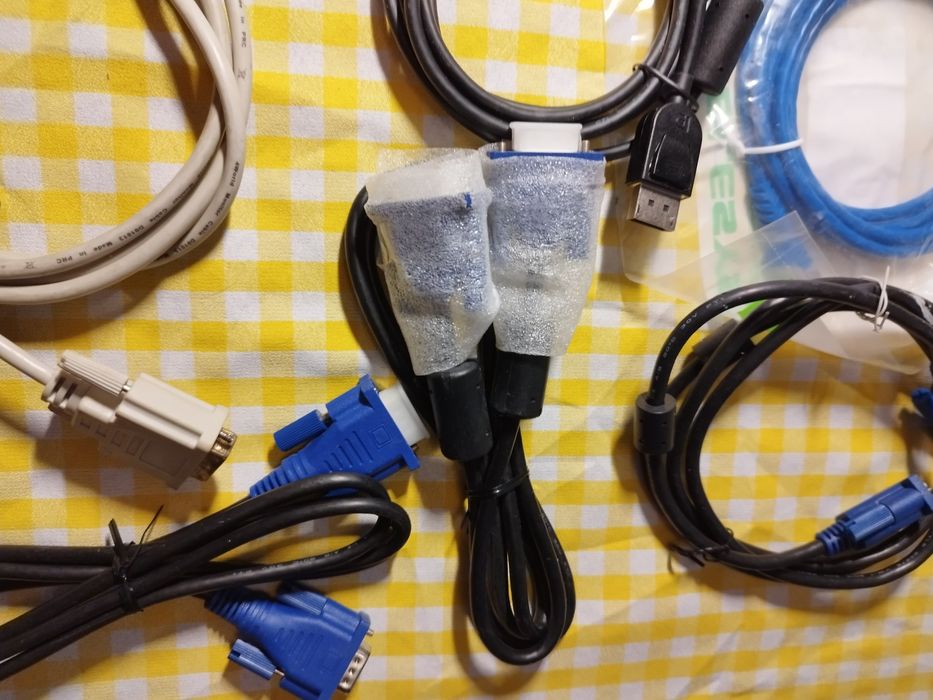 Fajny zestaw kabli do PC łan VGA DVI