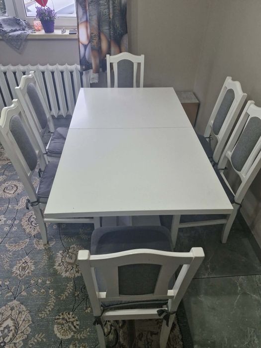 Sprzedam stół z 6 krzesłami – rozkładany, biały