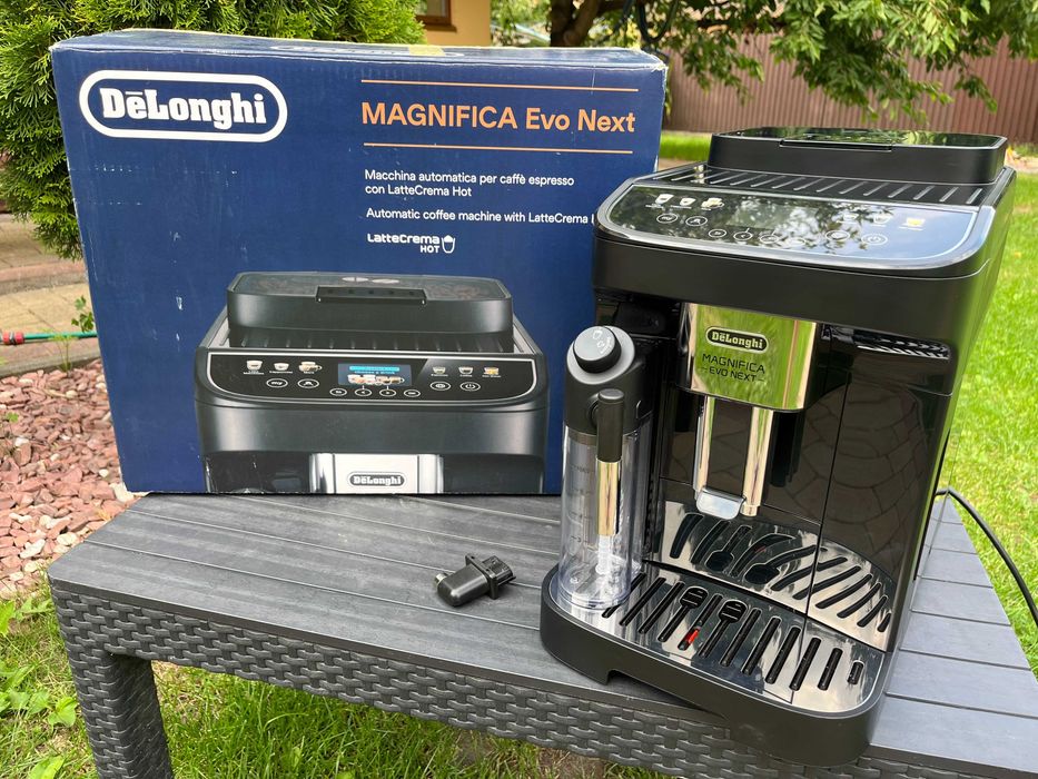 Кавомашина DELONGHI Magnifica Evo Next  2025 рік 12 місяць пробіг 270чашок