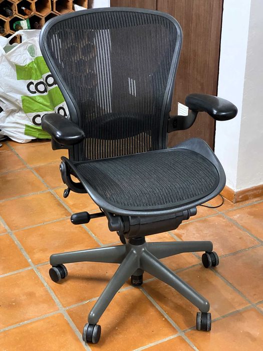 Cadeira ergonómica Herman Miller Aeron Lisboa •