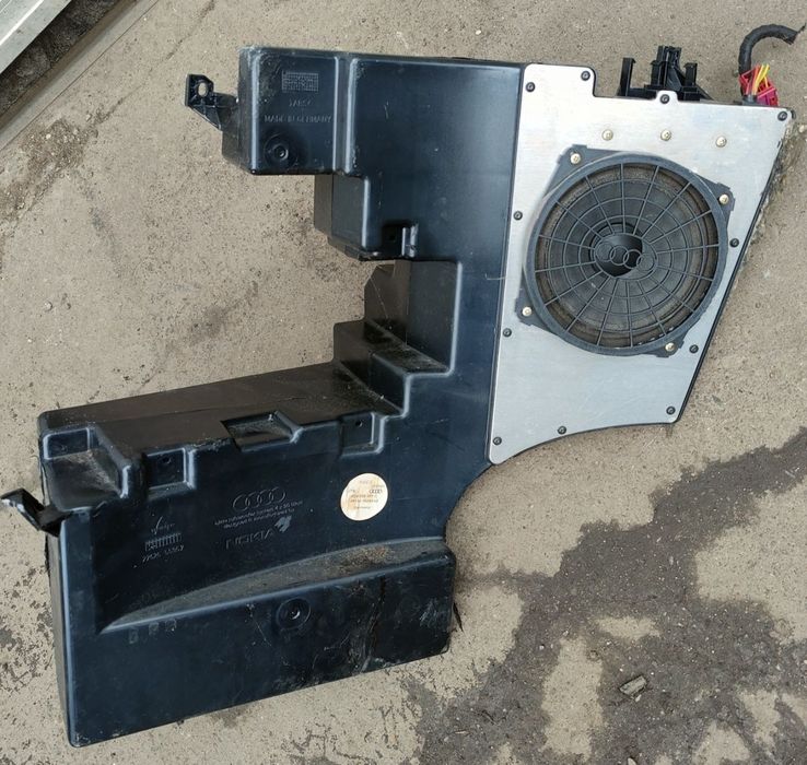 Audi A4 głośnik subwoofer
