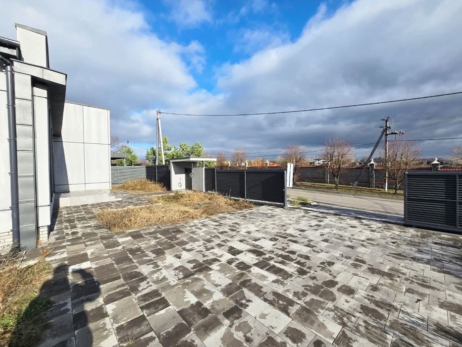 Будинок 1 поверх 135 м2 8 соток землі 4 паркомісця с. Іванковичі