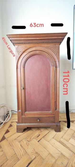 Armário antigo em madeira maciça, porta em arco, séc. XIX/XX